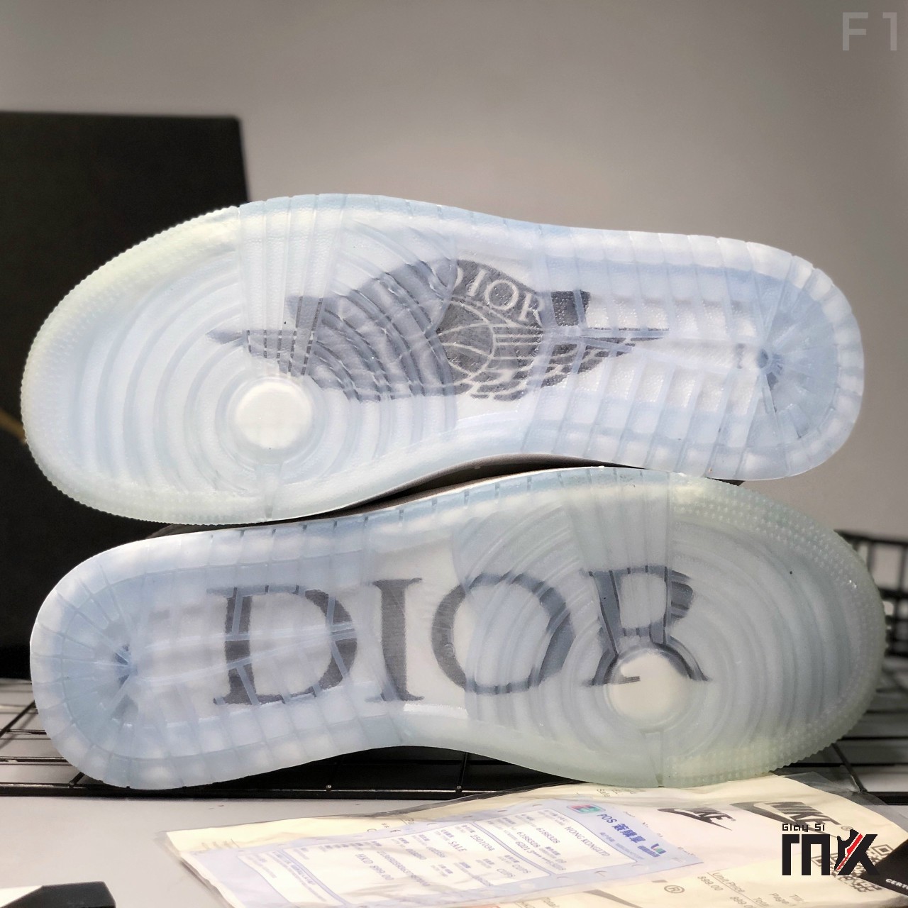 Nike Jordan 1 Dior Xám đế xanh Rep nam nữ